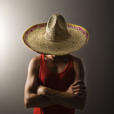 adam giyen sombrero.