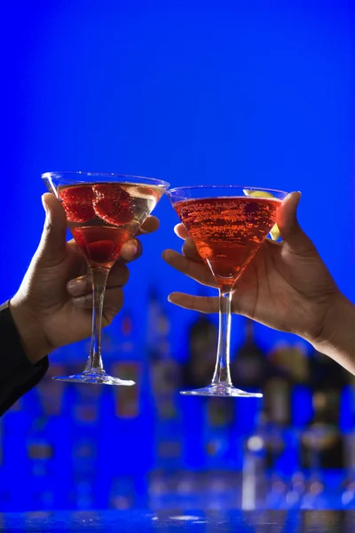 Toasting Cocktails in Martini Glasses — Stock Photo, Image