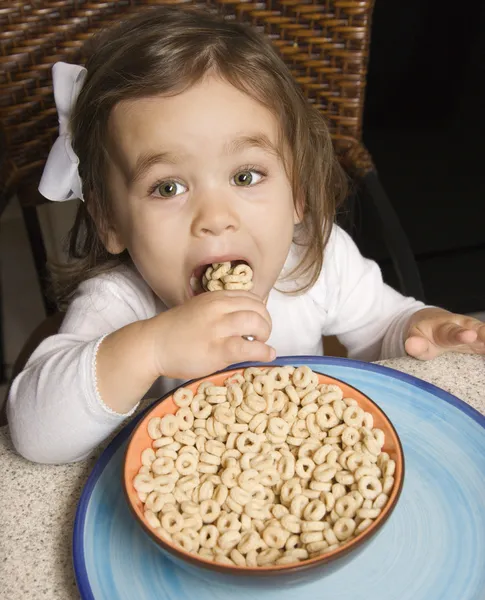 Girl eating cereal. — Stock Photo, Image