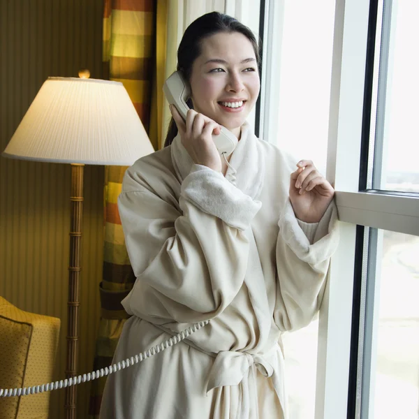 Kvinna på telefon. — Stockfoto