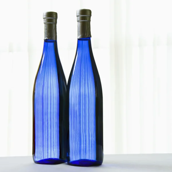 Duas garrafas azuis . — Fotografia de Stock