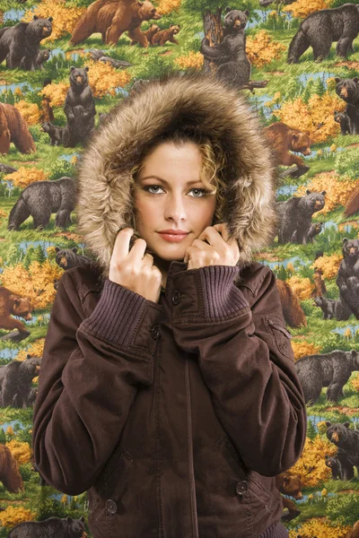 Frau im Wintermantel. — Stockfoto