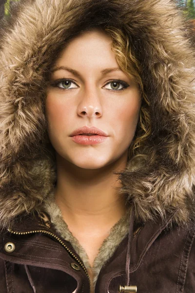 Vrouw in winterjas.. — Stockfoto