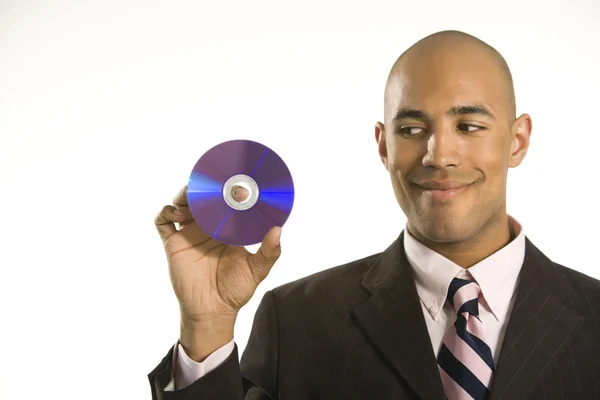 Hombre sosteniendo disco compacto . — Foto de Stock