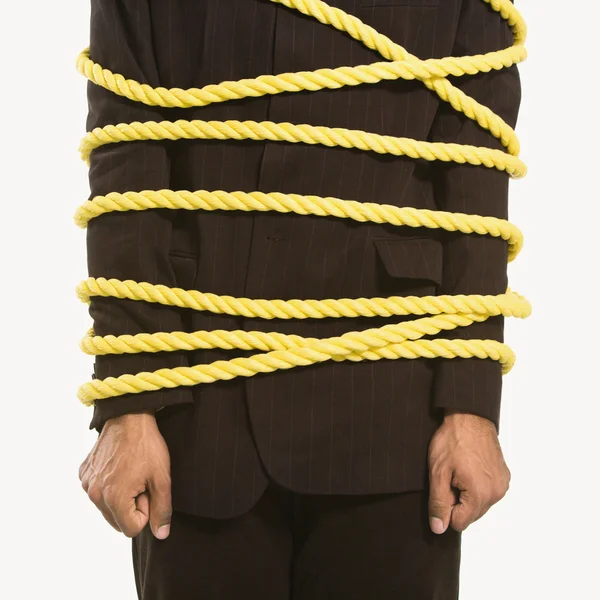Empresário amarrado em corda . — Fotografia de Stock