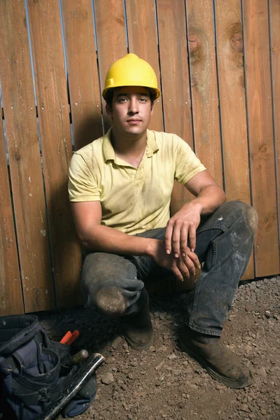 Trabajador de construcción masculino con herramientas —  Fotos de Stock