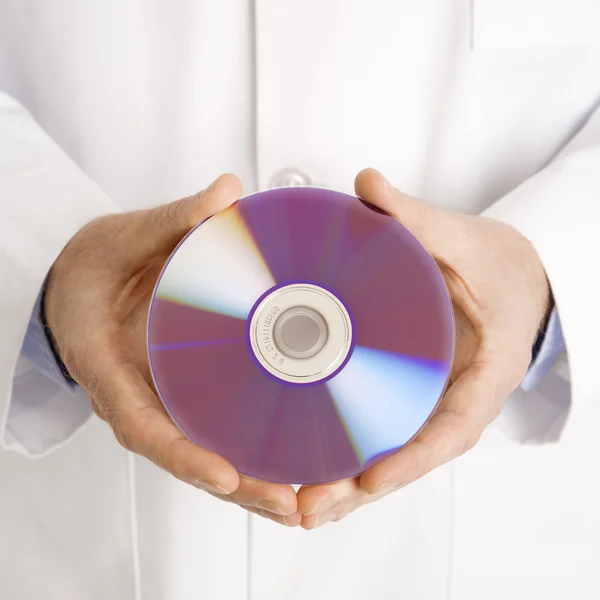 Doctor sosteniendo disco compacto . — Foto de Stock