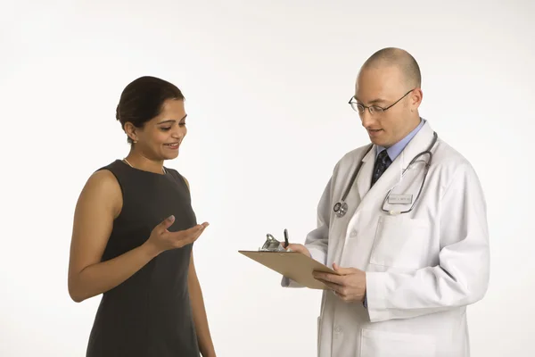 Médico e paciente. — Fotografia de Stock