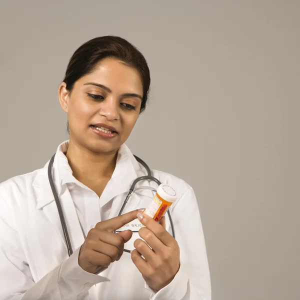 Doctor explaining medication. — Stock Photo, Image