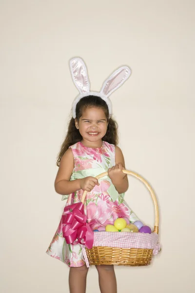 Mädchen feiert Ostern. — Stockfoto