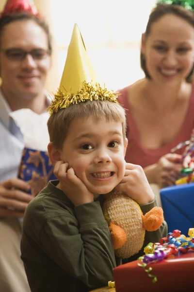 Αγόρι σε πάρτι γενεθλίων. — Φωτογραφία Αρχείου