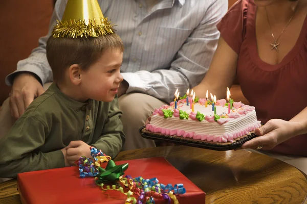Chlapec na narozeninovou oslavu. — Stock fotografie