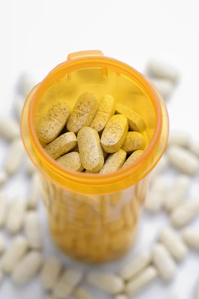 Frasco de pílula aberta com comprimidos — Fotografia de Stock