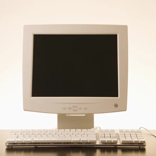 Datorskärm och tangentbord. — Stockfoto