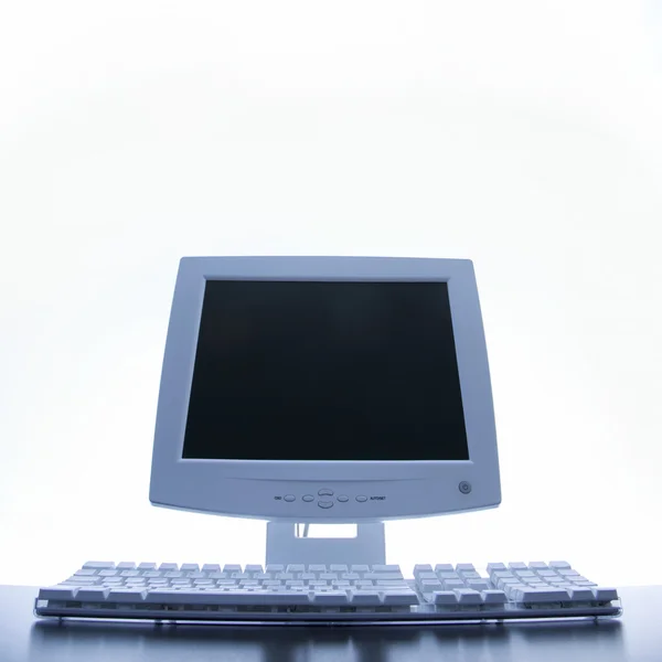 Számítógép monitor és billentyűzet. — Stock Fotó