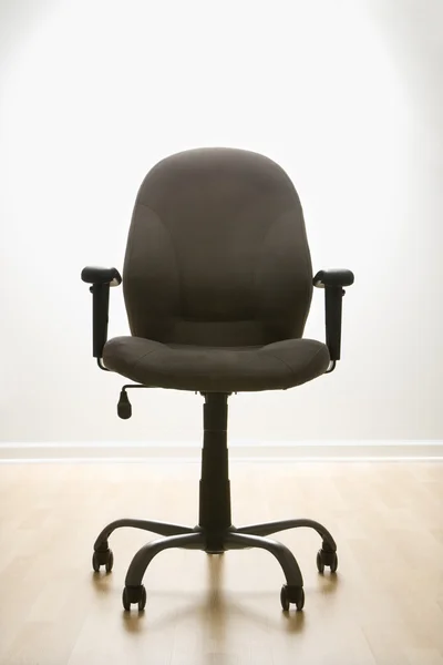 De stoel van het Bureau van de lege Bureau. — Stockfoto