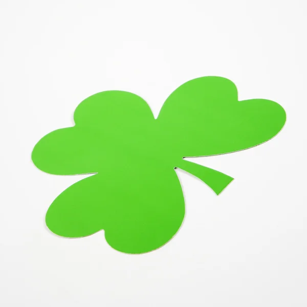 Зеленый бумажный трилистник . — стоковое фото