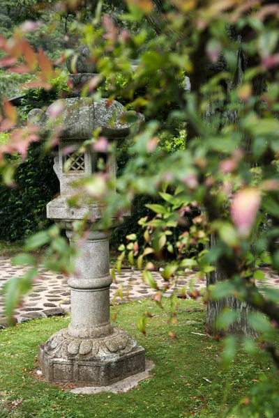 Estátua de jardim asiático . — Fotografia de Stock