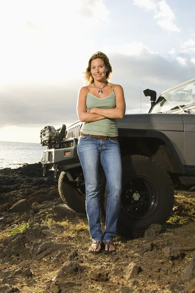 Woman by SUV at the Beach — Stock Photo, Image