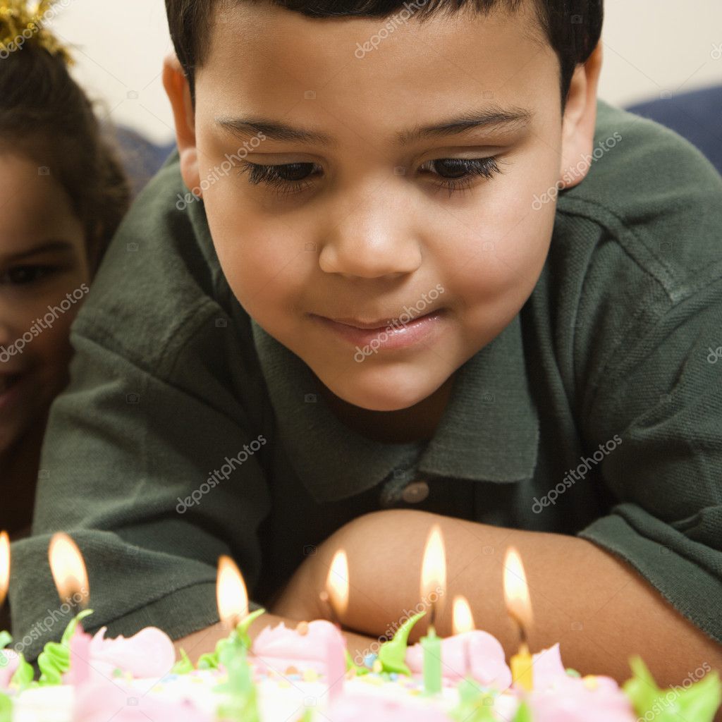 Enfants Et Gateau D Anniversaire Image Libre De Droit Par Iofoto C