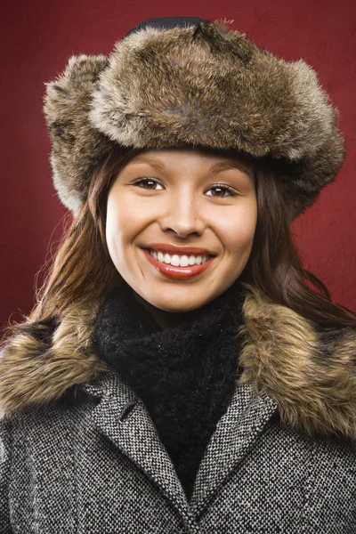Mujer con sombrero y abrigo. — Foto de Stock