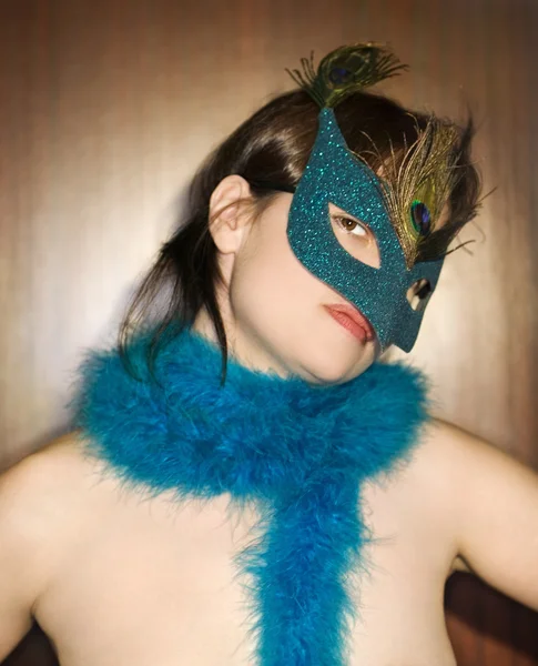 Kvinna bär mask. — Stockfoto