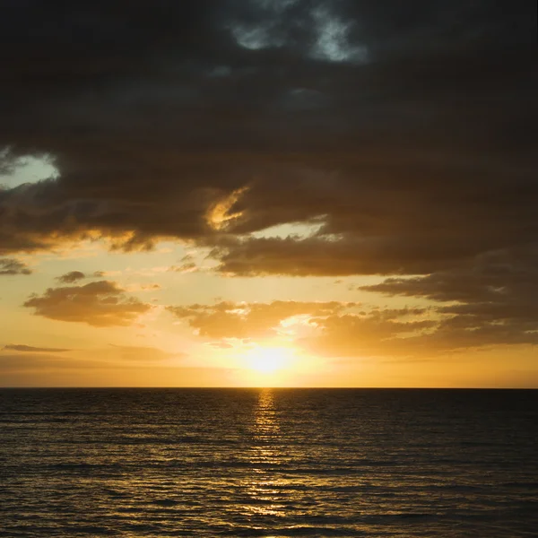 Solnedgång i maui. — Stockfoto