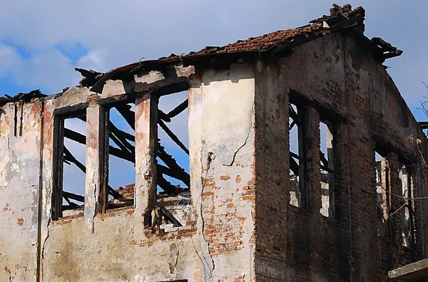 Verbrand van oud huis — Stockfoto