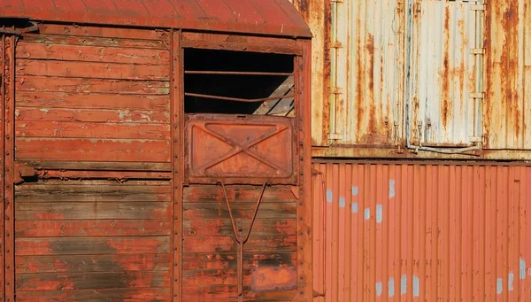 旧的木制马车，金属容器 — 图库照片