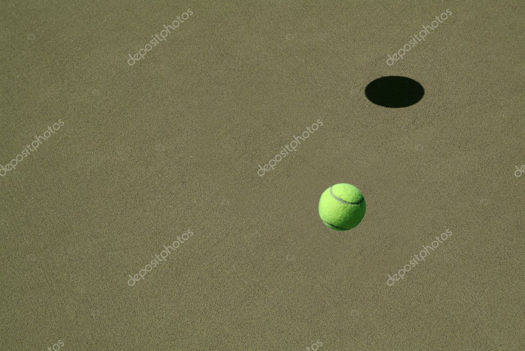 Теннисный мяч на прозрачном фоне