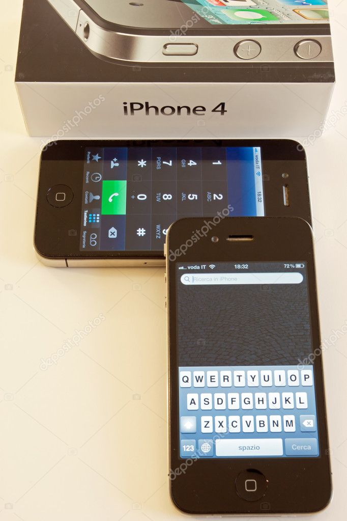 Pair of phones Apple Iphone 4 with case