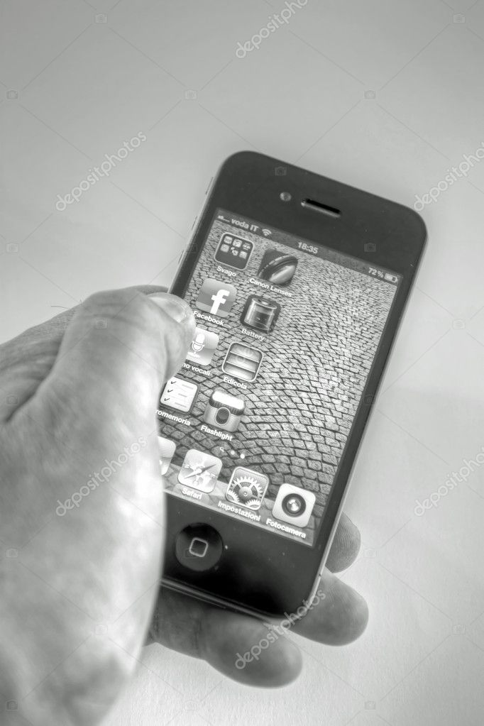 Touch screen Apple Iphone 4 – Stock Editorial Photo © mcarbo82 #10220521