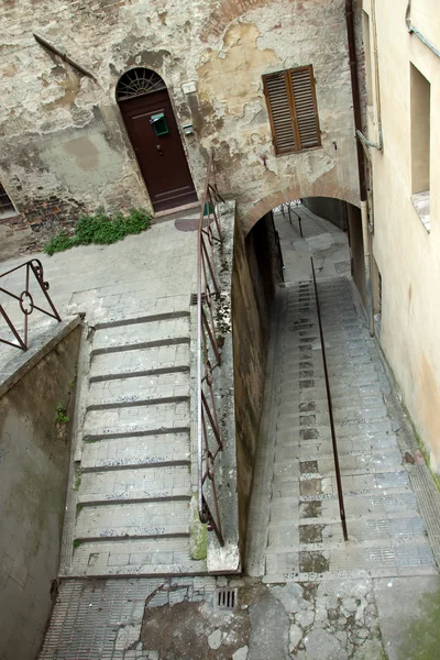 Vue d'un escalier raide dans la ville de Pérouse — Photo