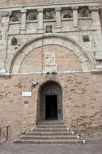 Portal of the Arts of the Palazzo dei Priori in Perugia — Stock Photo, Image