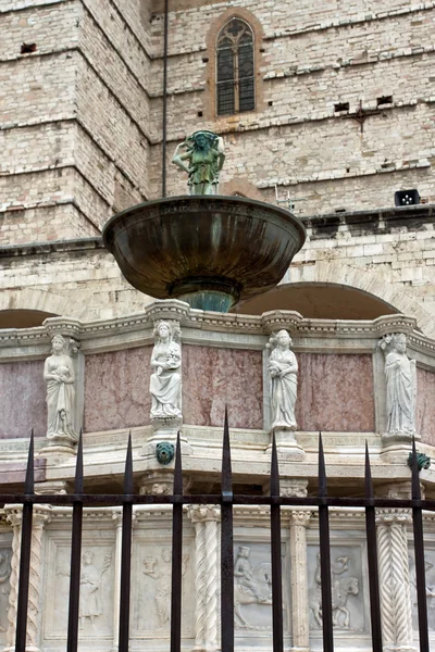 Perugia, İtalya Merkez Meydanı'nda ünlü çeşmeleri — Stok fotoğraf