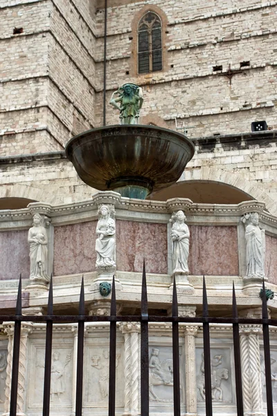 Famous fountains in the square in the center of Perugia, Italy — Stock Photo, Image