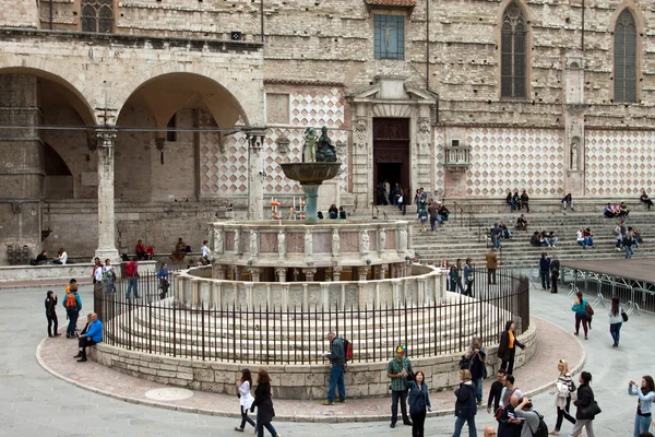 Fuentes famosas en la plaza en el centro de Perugia, Italia — Foto de Stock