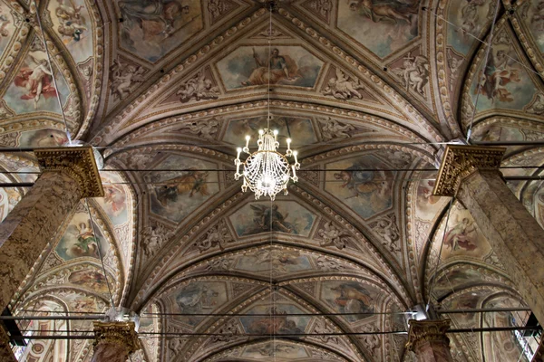 Интерьер собора Святого Лоренцо в Перудже Лицензионные Стоковые Фото
