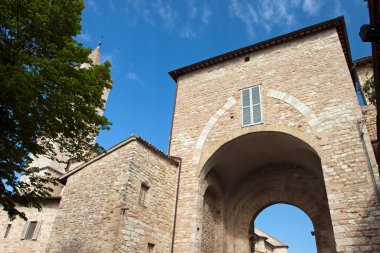 assisi şehir erişim kapısı görünümünü