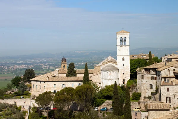 Panoramisch uitzicht van de kerk in assisi — Stockfoto