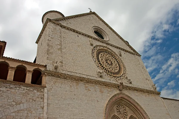 Vista frontal de la iglesia de Asís — Foto de Stock