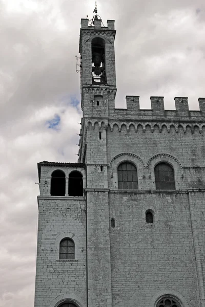 Konzul palác v historickém centru města gubbio — Stock fotografie