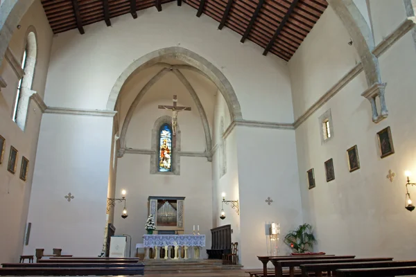 Interiér kostela v centru města gubbio — Stock fotografie
