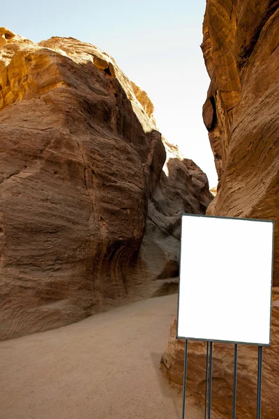 Plakatwand in der Wüste — Stockfoto