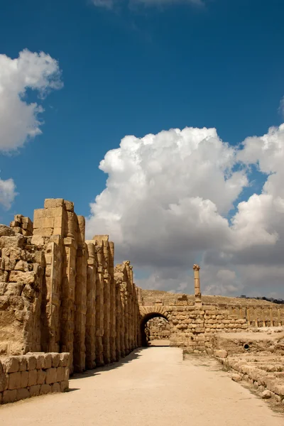 O antigo Jerash. Ruínas da cidade greco-romana de Gera na Jordânia — Fotografia de Stock