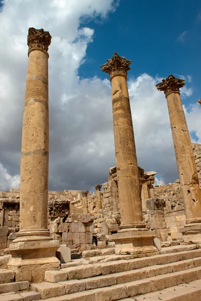 Starověké Džeraš. ruiny z Řecko-římského města gera v Jordánsku — Stock fotografie