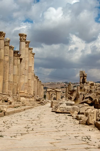 古杰拉什。格拉古希腊罗马城市在约旦的废墟 — 图库照片