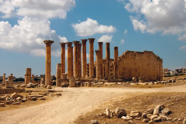 Gamla jerash. ruinerna av den grekisk-romerska staden gera vid jordan — Stockfoto