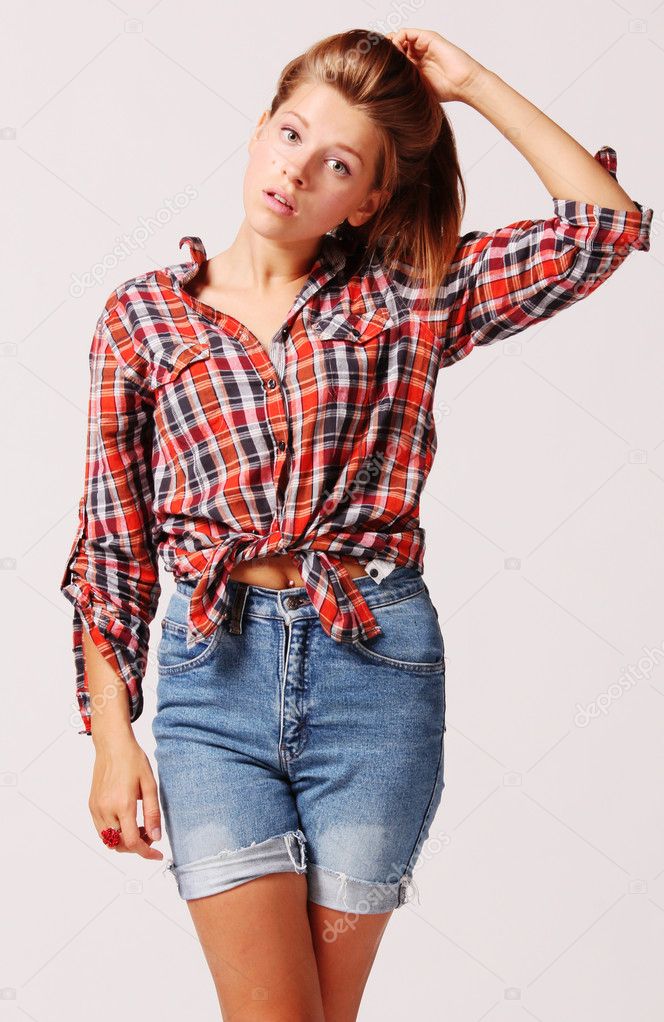 Porträt Der Schönen Teenager Model In Blue Jeans Shorts Und Hemd Stockfotografie Lizenzfreie 