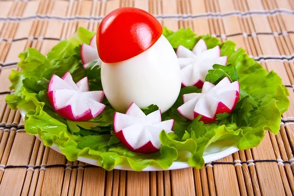 Lettuce, radish flowers and eggs in form mushroom. — Stock Photo, Image